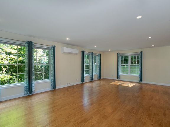 3rd image of 71 Lower Birch Circle