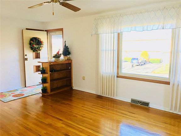 4th image of 151 Sheridan Ave