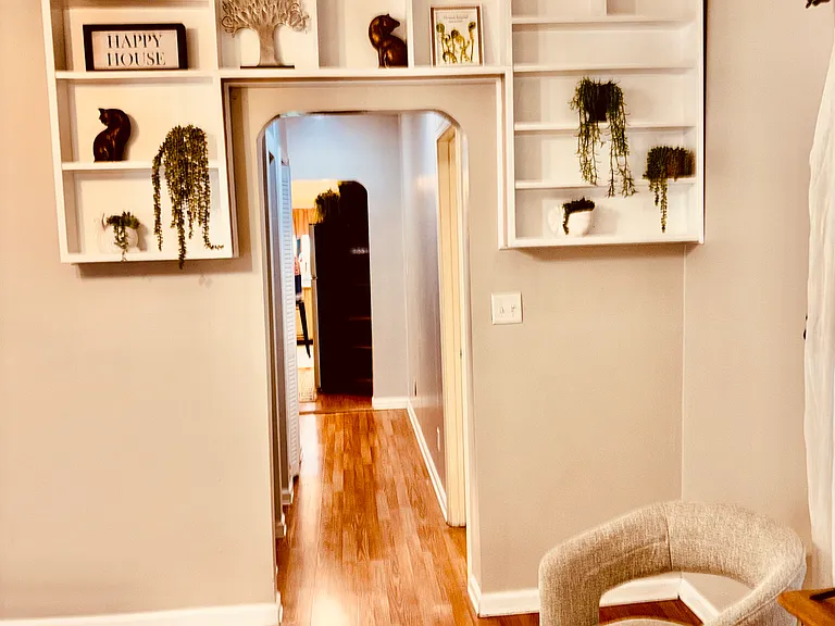 410 E Mill St — Photo 105
