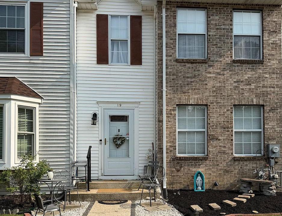 1st image of 19 Dunmoor Ct N