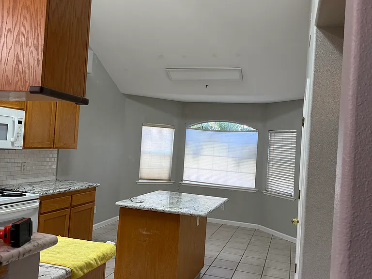 9882 N Price Ave — Photo 2