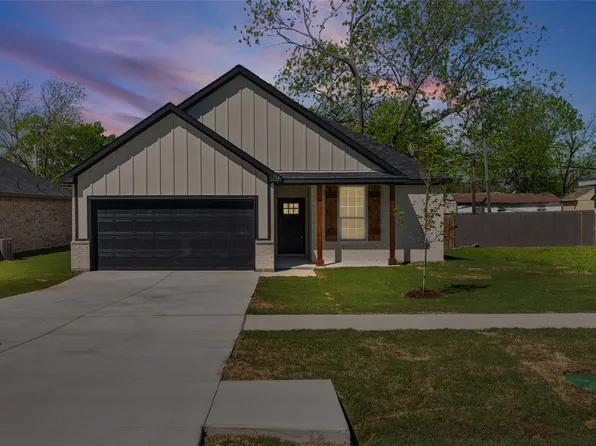 113 N 3rd St, Celeste, TX 75423