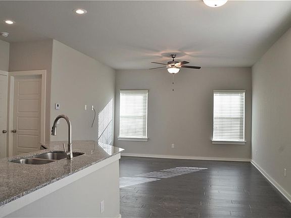 4th image of 2413 Arbor Rd