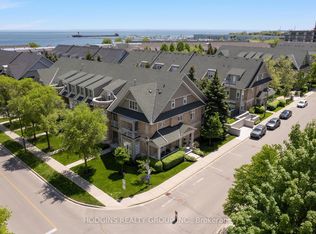 136 Saint Lawrence Dr #42, Mississauga, ON L5G 4V1