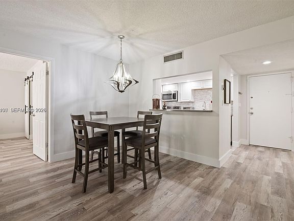 4th image of 301 Racquet Club Rd APT 104