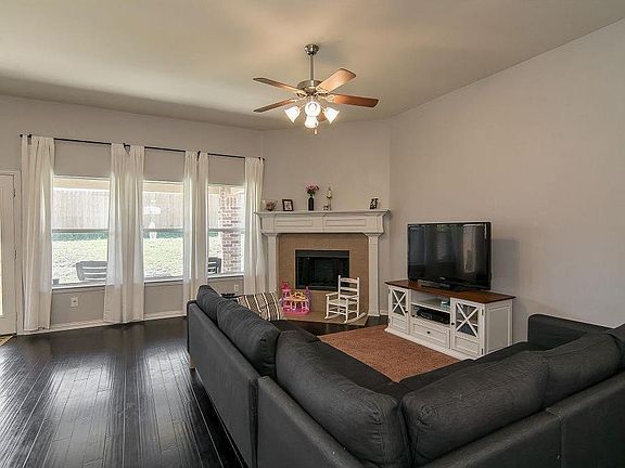 2nd image of 212 Creekwood Dr