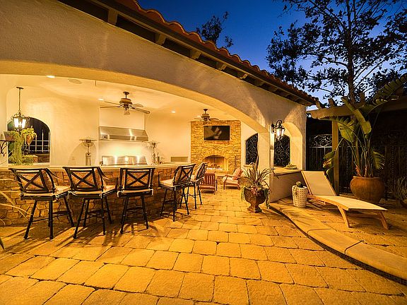 3rd image of 26905 Beverly Glen Ct