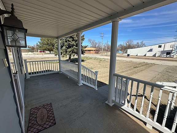 4th image of 806 Capital Ave