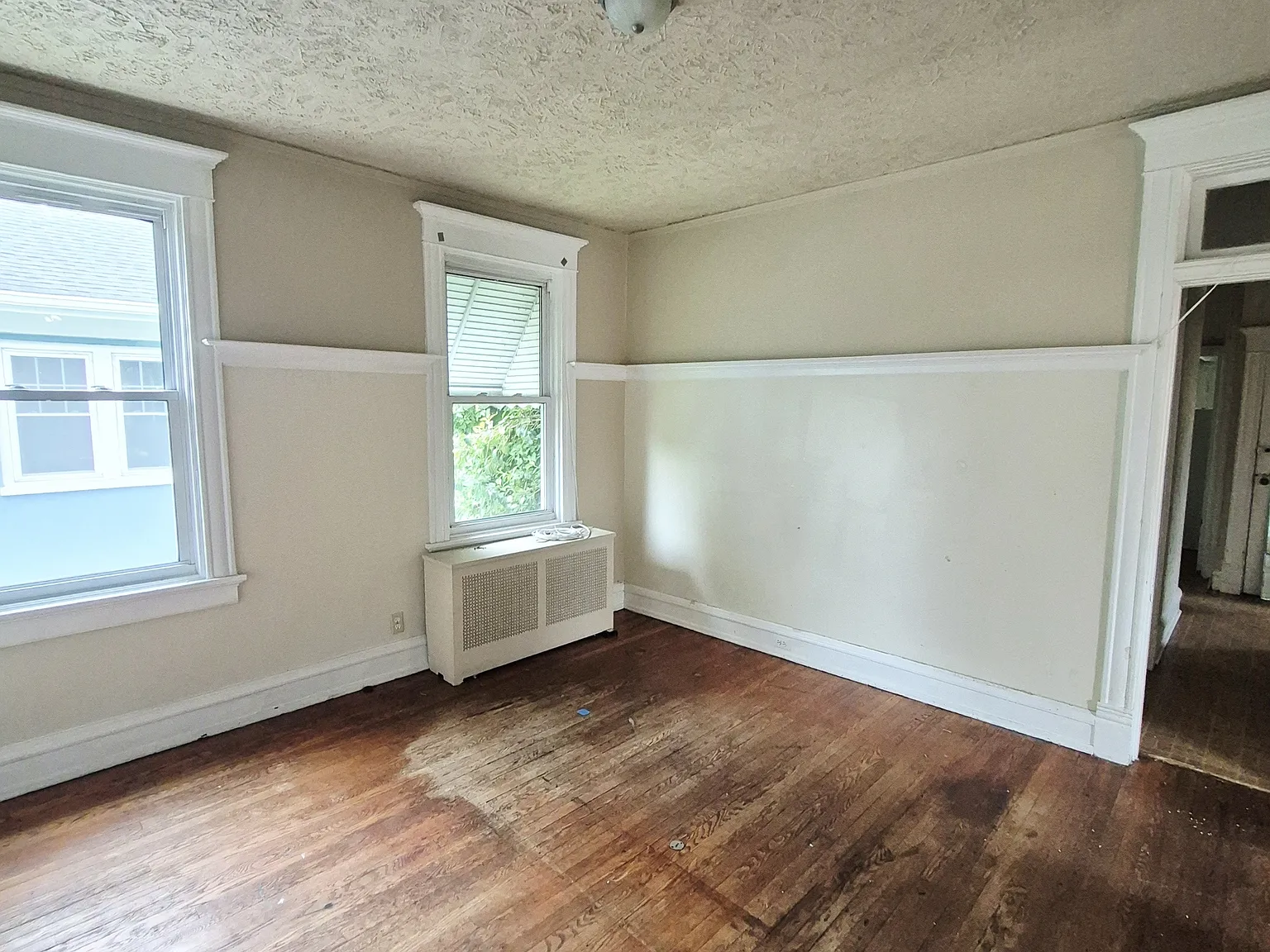 3002 Montrose Avenue - 2 — Photo 3