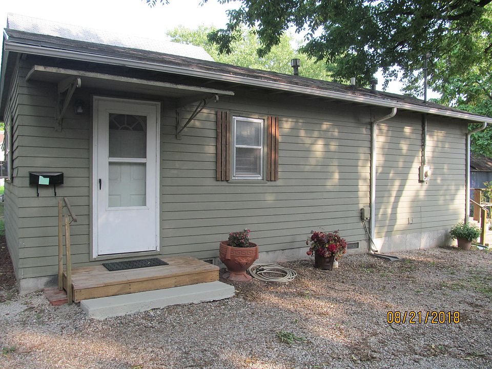 1st image of 207 W 2nd St