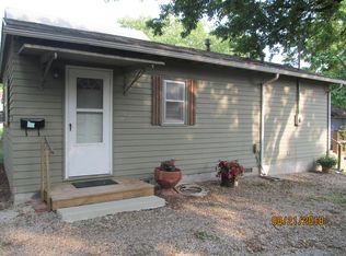 207 W 2nd St, Paola, KS 66071