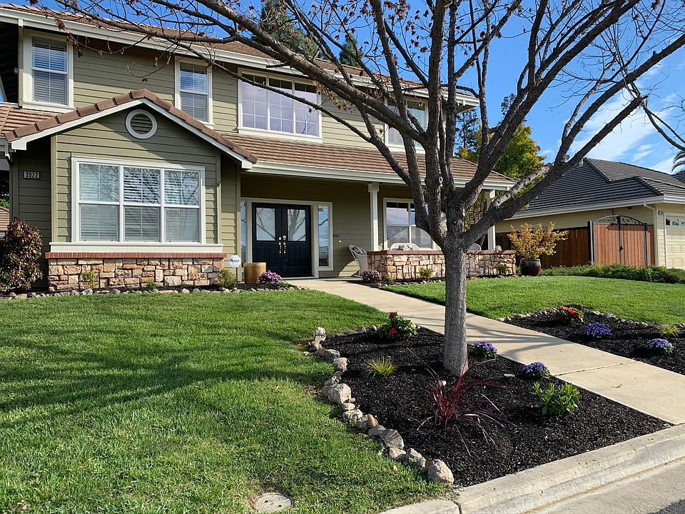 2nd image of 3922 Devon Pl