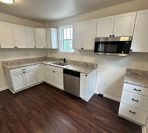 3rd image of 15346 Camden Ave