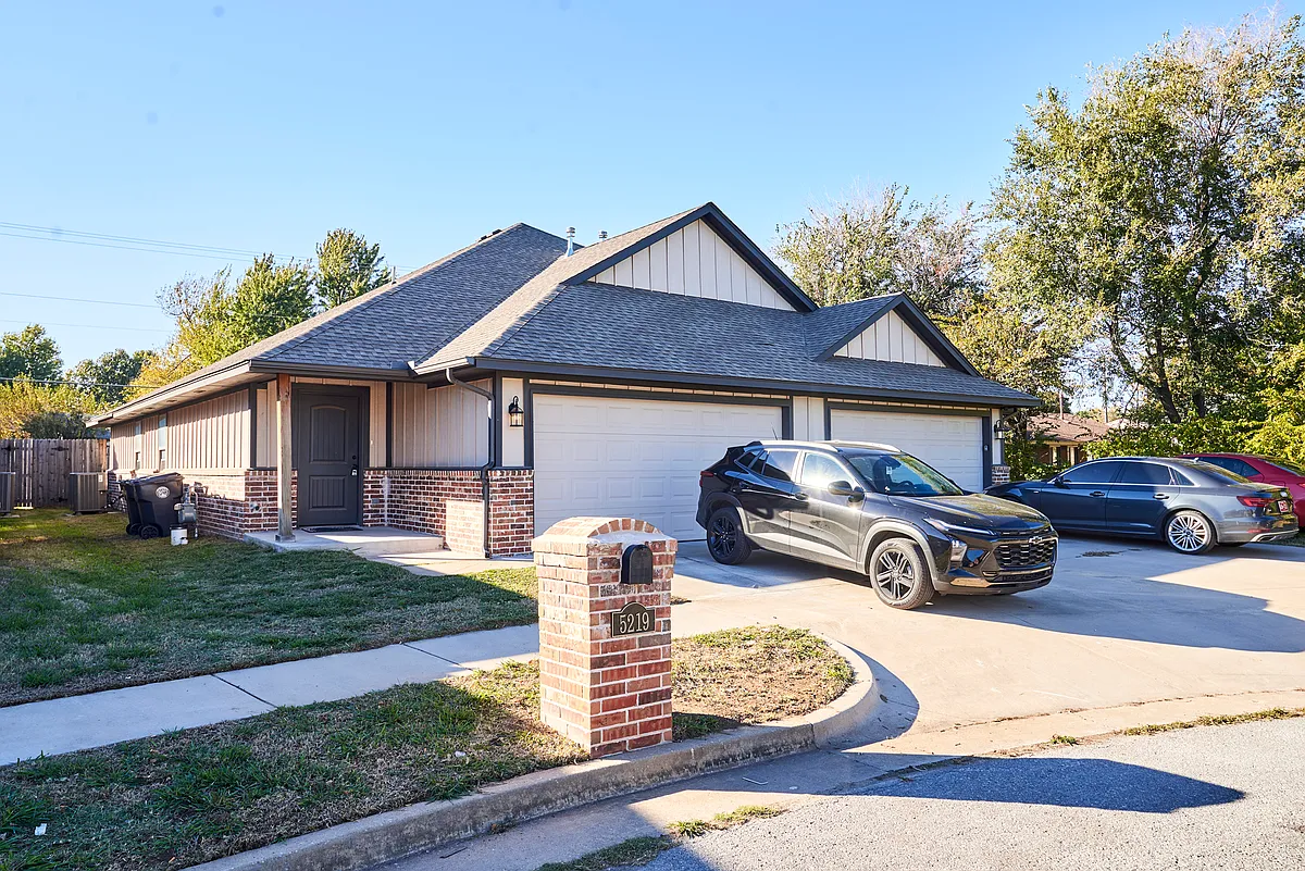 Building Photo - 5219 Oakwood Villas Ct