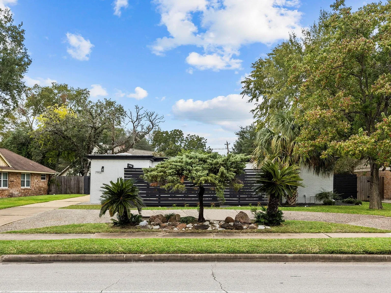 4 bed, 3.0 bath, 2130 sqft, $3,500 — Photo 2