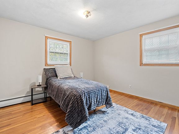 5th image of 76 Hillside Dr