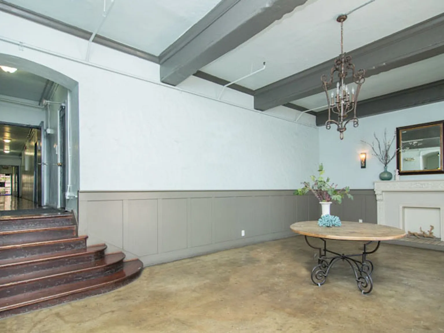 St. Andrews Apts...Charming Apartments...1920's Classic Brick..Newly Remodeled Building! CALL NOW! — Photo 3
