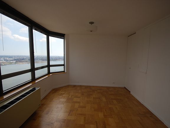 4th image of 630 1st Ave APT 31N