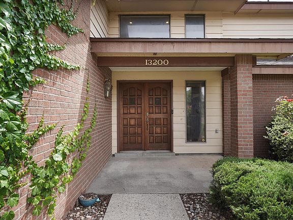 5th image of 13200 Manitoba Dr NE