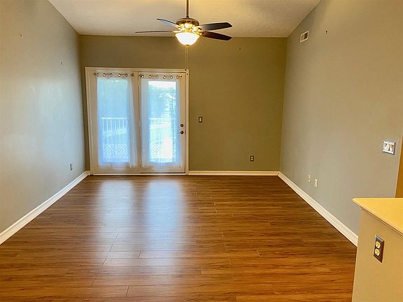 3rd image of 660 Friars Ln APT 11