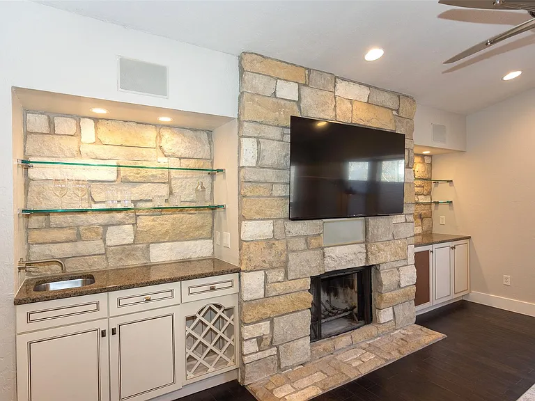 2410 Enfield Rd #10 — Photo 9