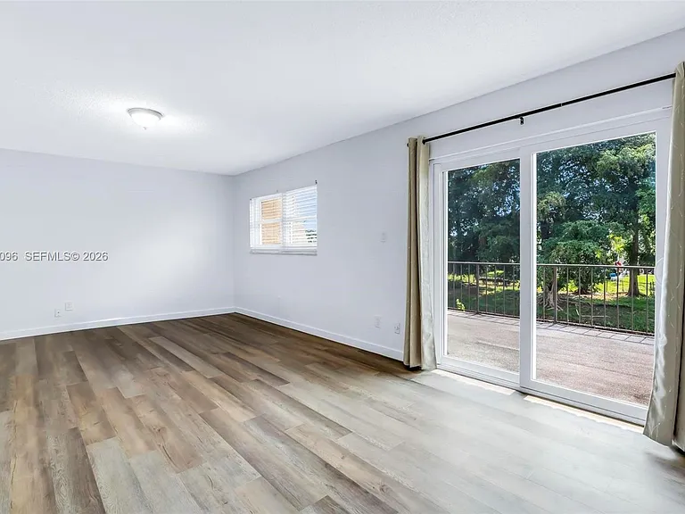 22 Canterbury Ln #22 — Photo 16