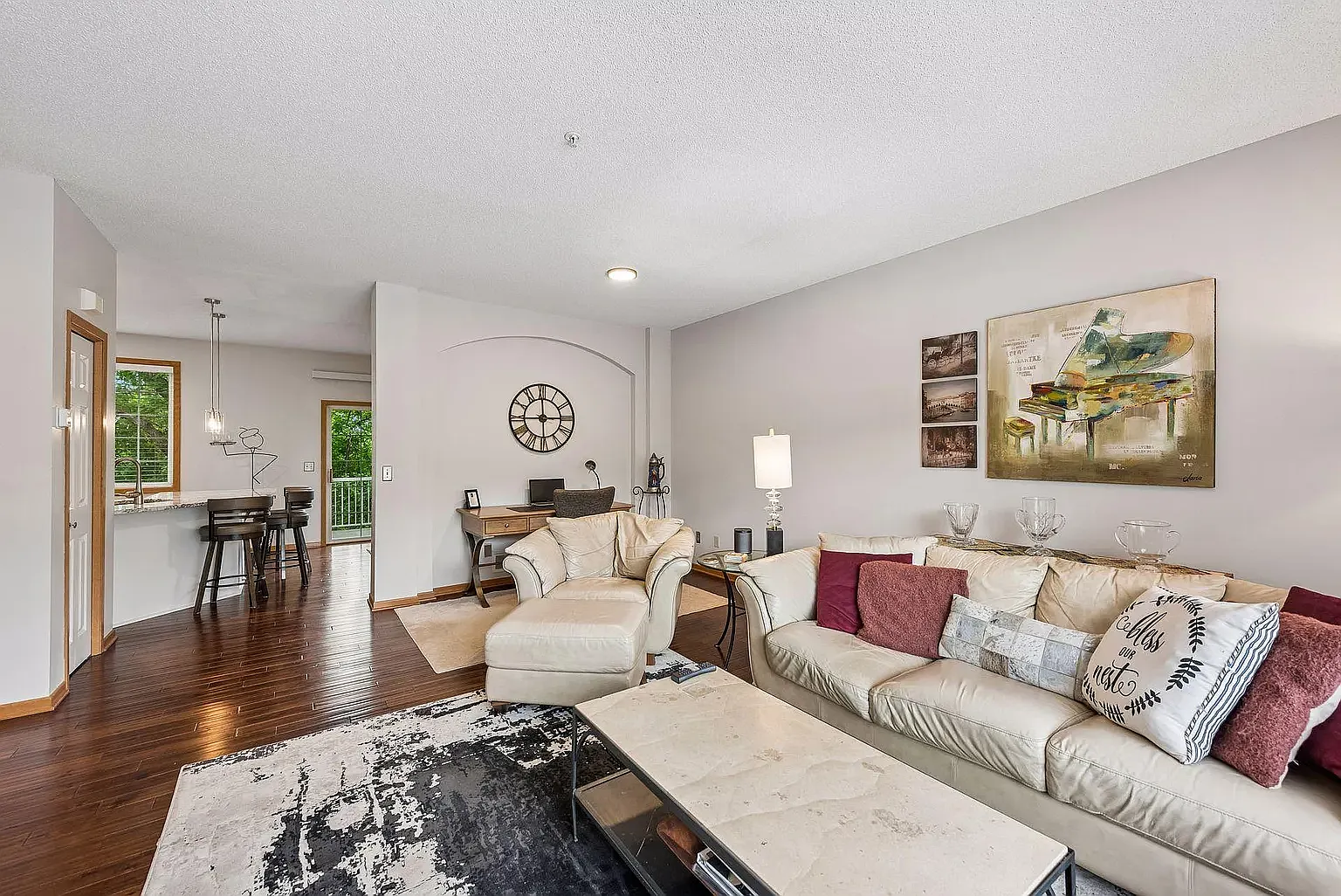 4 bed, 2028 sqft, $3,095 — Photo 3