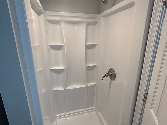 5th image of 410 N Loudon Ave