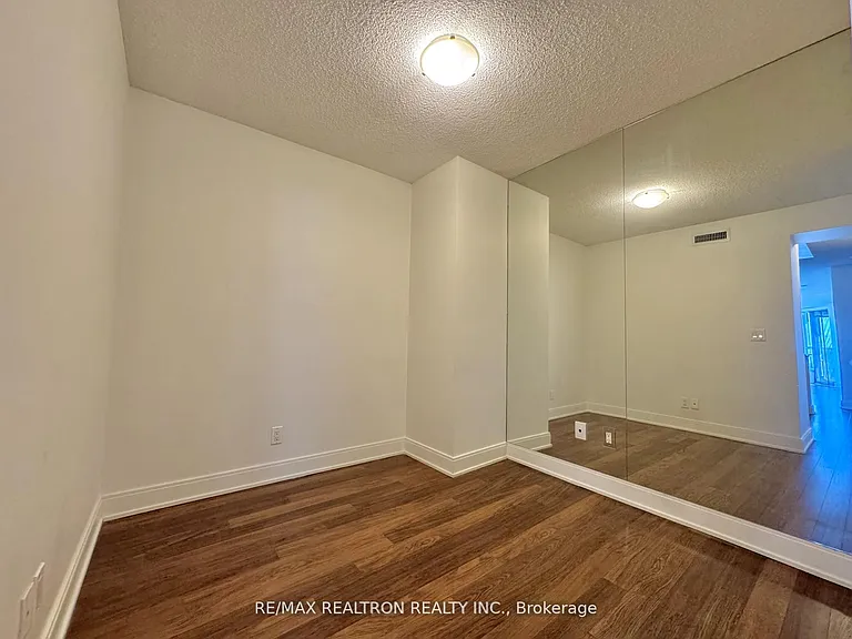 135 Village Green Sq #824 — Photo 23