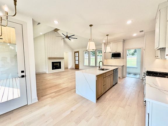 5th image of 27 Cullen Hills Dr