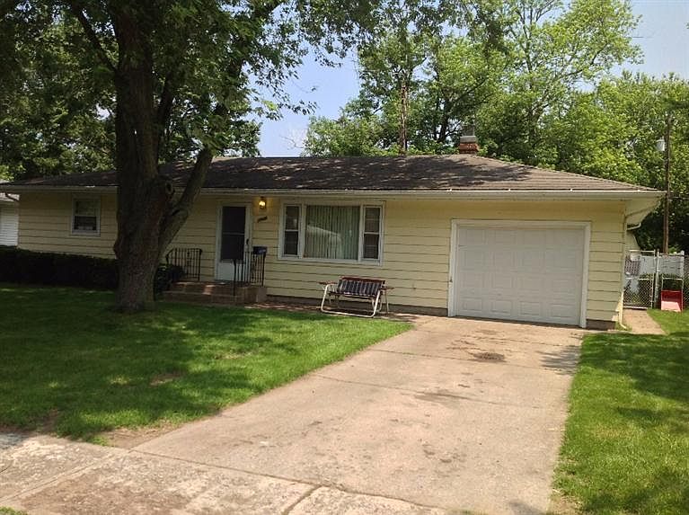 1st image of 2949 Evelyn St
