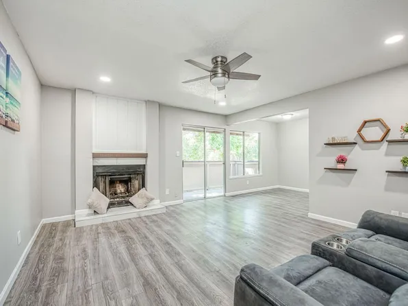 1550 W Ashlan Ave APT 208, Fresno, CA 93705