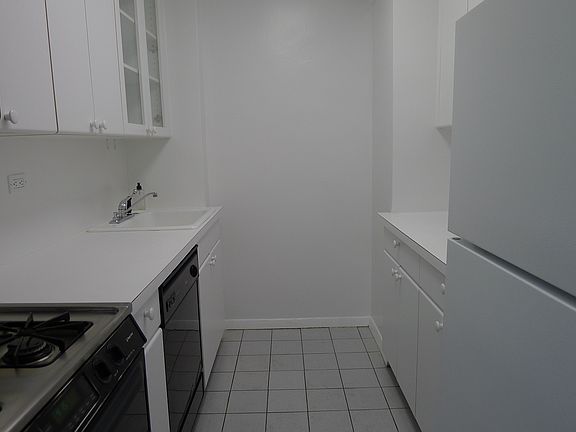 5th image of 400 Central Park W APT 18T