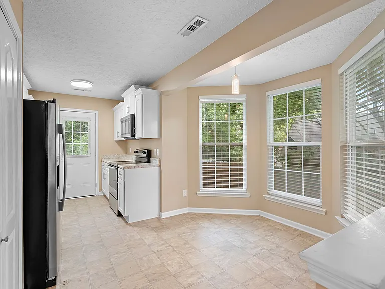 3056 Casa Dr — Photo 9