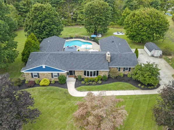 5 Derry Dr, Glen Mills, PA 19342