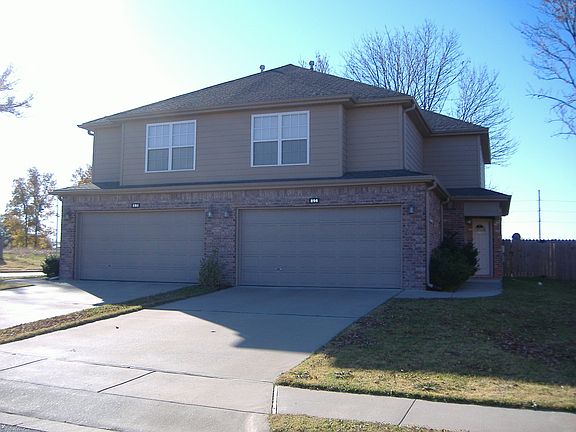 3rd image of 898 Oakwood Ct