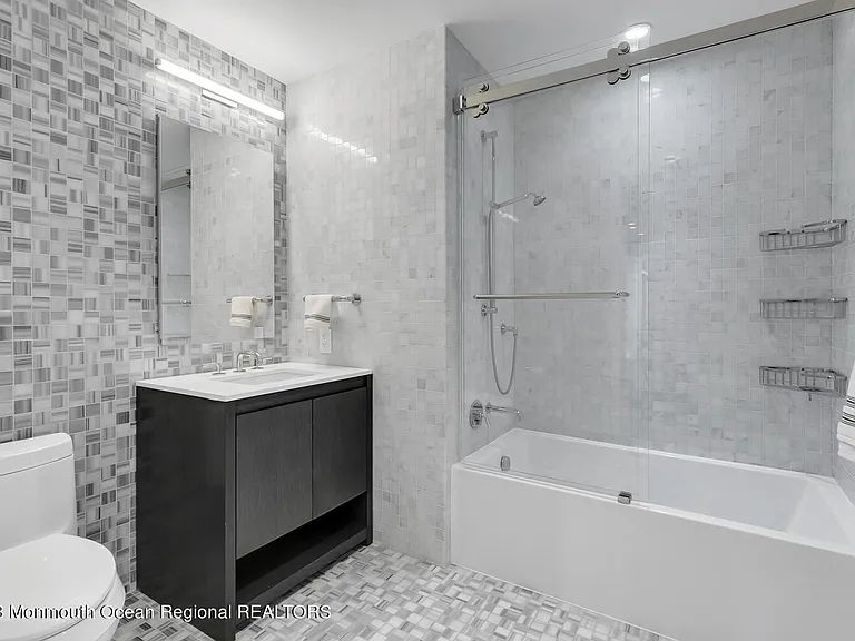 20 Melrose Ter #206 — Photo 17