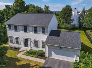 2086 Southampton Dr, Macungie, PA 18062