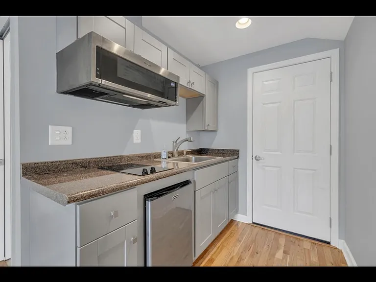 519 Snyder Ave #B — Photo 8