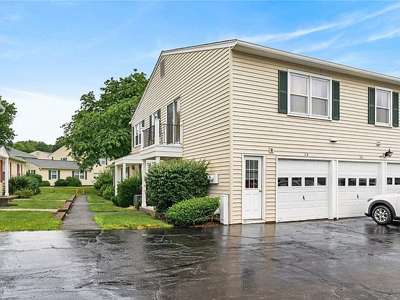 3rd image of 28 Arrowhead Way S