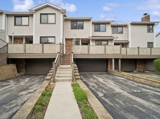 3126 Antelope Springs Rd, Northbrook, IL 60062