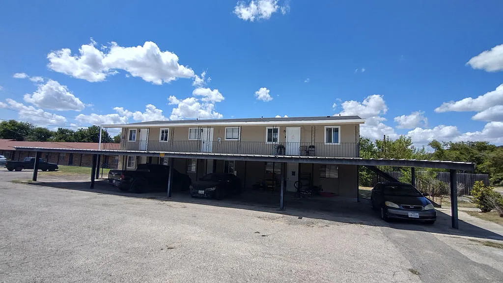 2 bed, 672 sqft, $695 — Photo 1