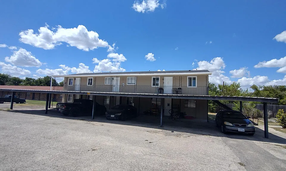 905 N Main St #6