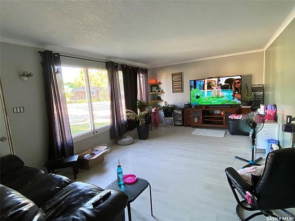 5th image of 60 Dogwood Cres