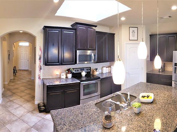 4th image of 9436 Castlewood Dr