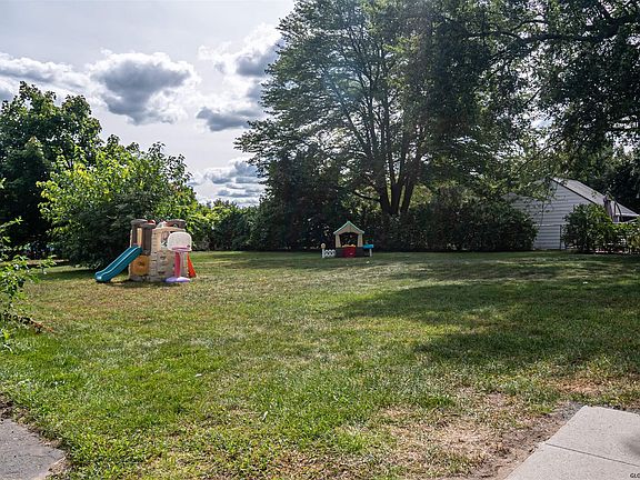 5th image of 24 Smith Ave