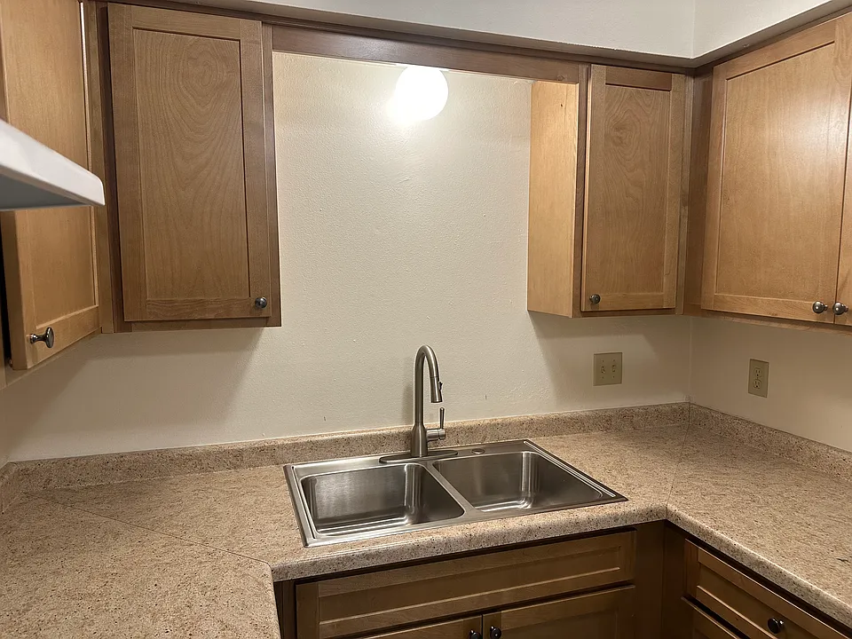 Completely remodeled kitchen cabinets and counters!