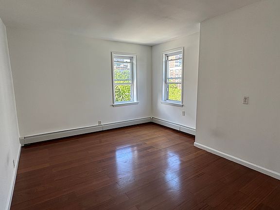 3rd image of 61 Graham Ave #1