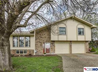 10754 Nancy Cir, Omaha, NE 68127