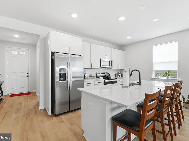 615 Clover Ln — Photo 13